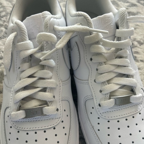 NWOT NIKE Air Force 1 '07 Sneakers- White W9.5/M8 - Picture 13 of 16